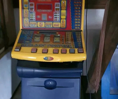 Spielautomat Autohaltungsautomat, Gewinnspielgerät, Geldspielautomat, Tockenautomat